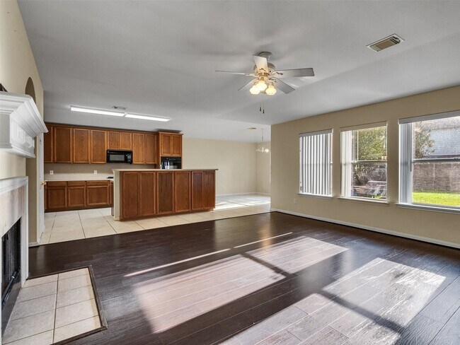 Building Photo - 3823 Beacons Vw