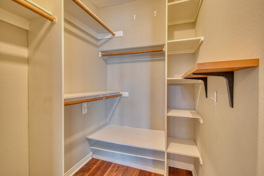 Building Photo - 14101 Dickens St