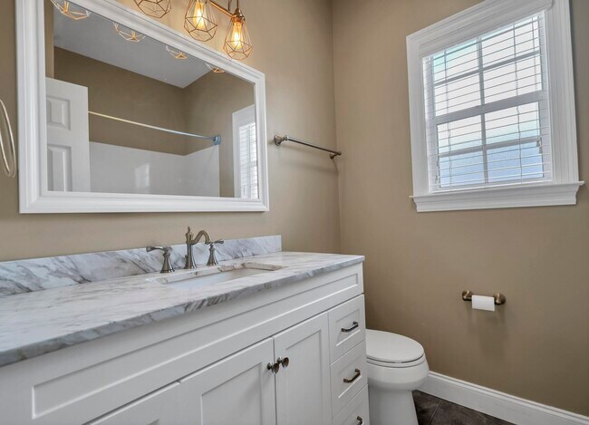Building Photo - 4469 Parkwood Square