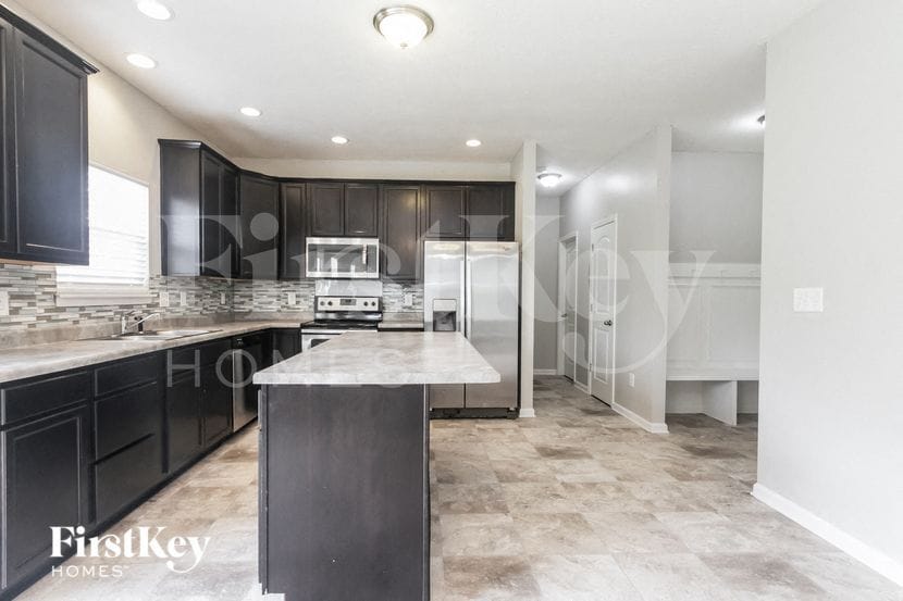 Building Photo - 3410 S Cordell Rd