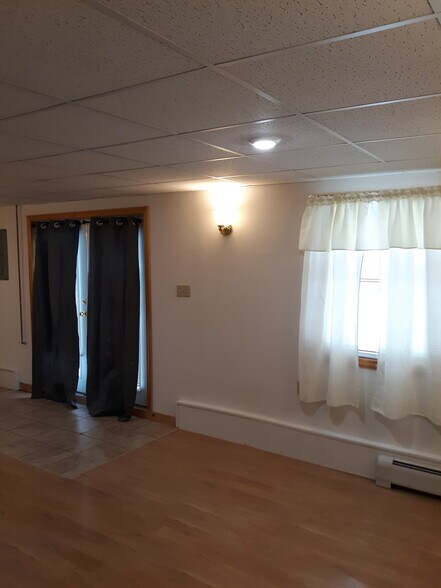 Downstairs livingroom - 92 Smithfield Rd