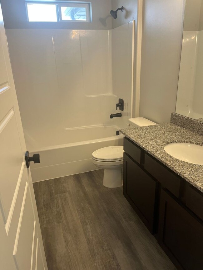Building Photo - Three Bed, Two and Half Bath Home in Eagle...