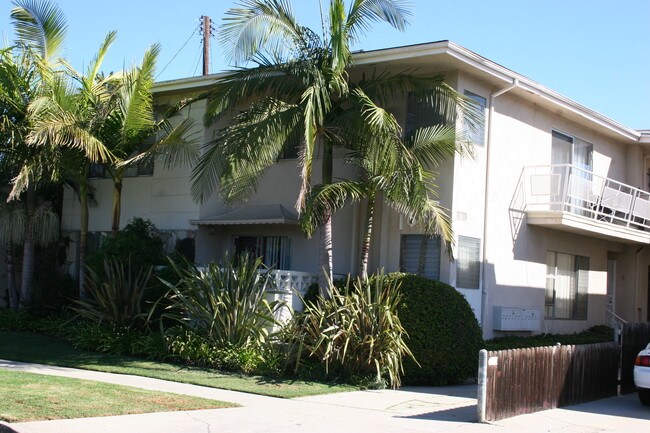 Building Grounds - 1646 Livonia Ave