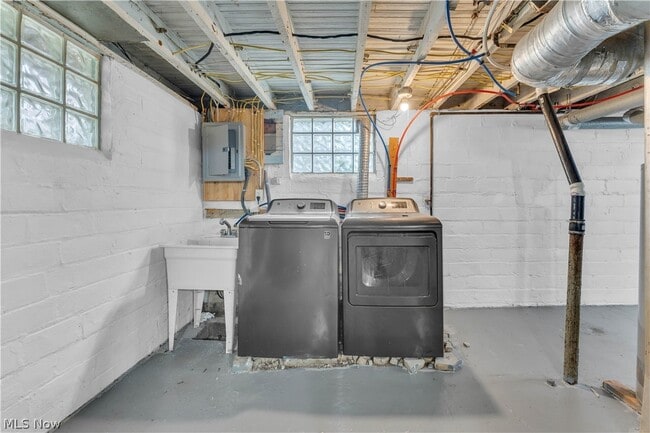 Building Photo - 3407 W 91st St