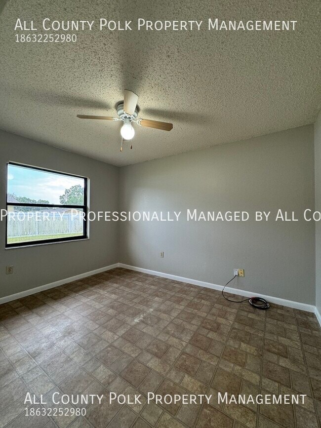 Building Photo - Excellent 2 Bedroom Duplex in Lakeland for...