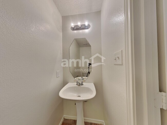 Building Photo - 10308 Oak Branch Ln