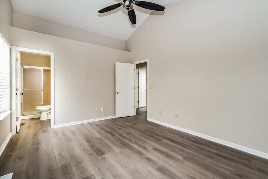 Building Photo - 2775 Southfield Village Dr