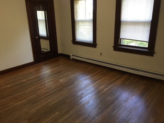 Building Photo - 9 E Walnut St