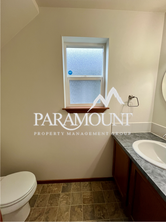 Building Photo - 3 Bedroom Home in Port Orchard with A/C and Low Maintenance Yard!