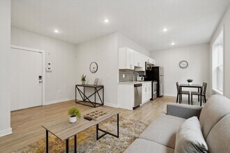 Building Photo - 1522-1532 W Girard Ave