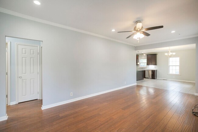 Building Photo - Lovely Home in Old Hickory