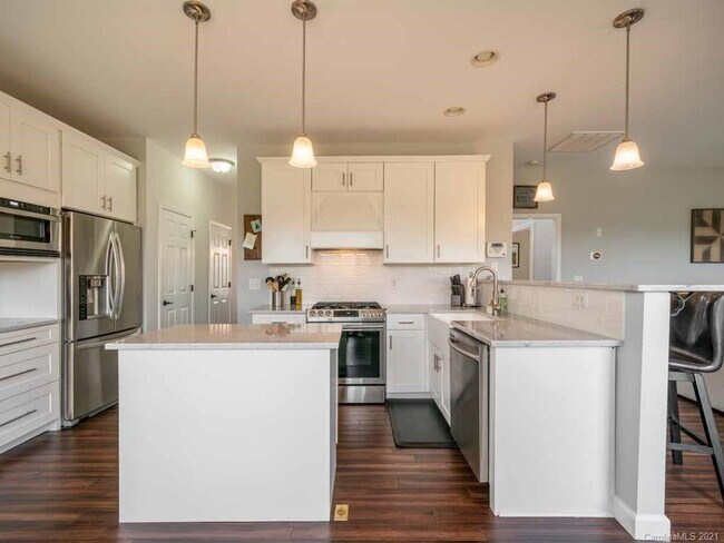 Building Photo - 47 Stone River Dr