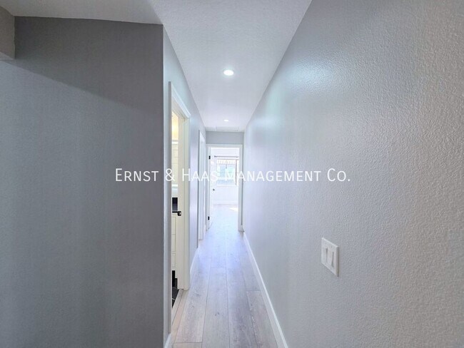 Building Photo - 16810 Picadilly Ln