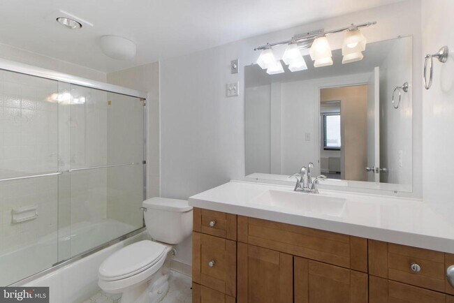 Building Photo - 7420 Westlake Terrace