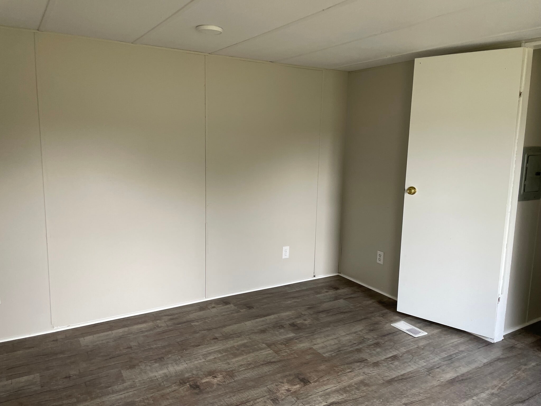 Building Photo - 176 Circle Dr