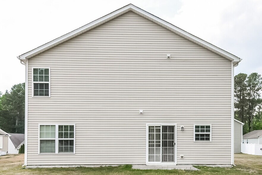 Building Photo - 4010 Watsonia Dr