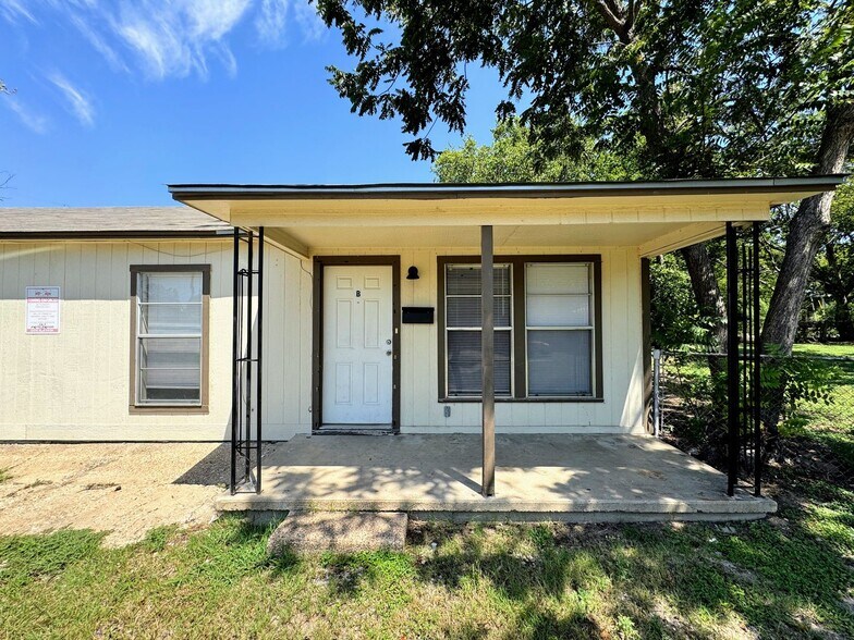 Primary Photo - 1810 N Gray St
