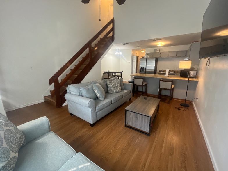 Building Photo - 1119 Ocala Rd