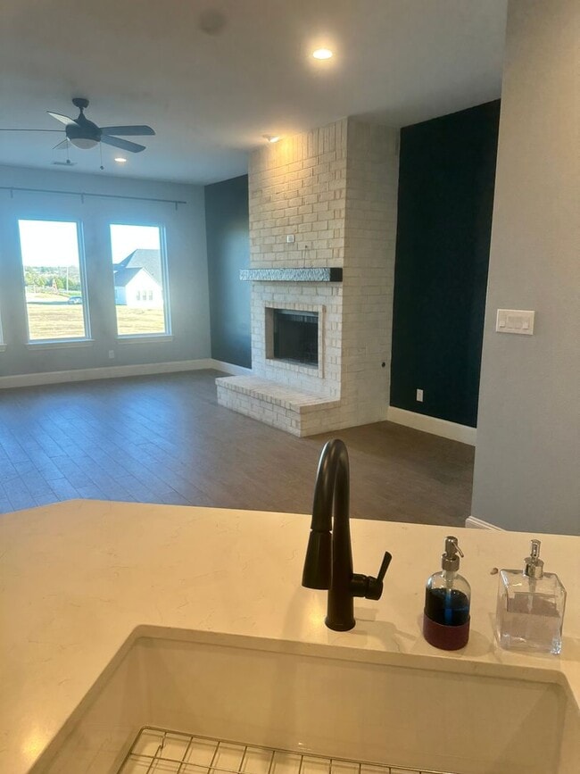 Building Photo - open concept 4bd - rent to own