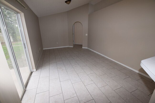 Building Photo - 1060 Dudley Dr