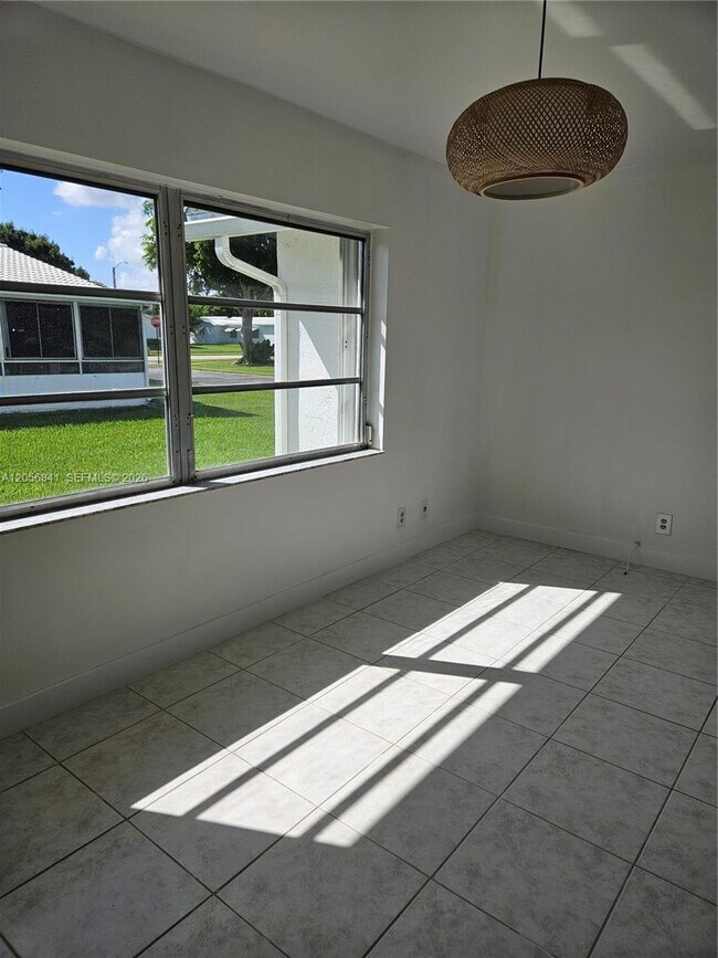 Building Photo - 1400 NW 90th Way