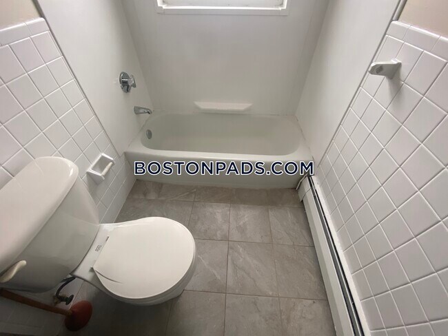 Building Photo - 7 Totman Dr