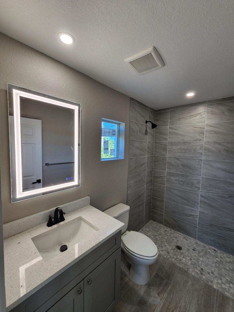 Building Photo - 2601 NE Juanita Pl