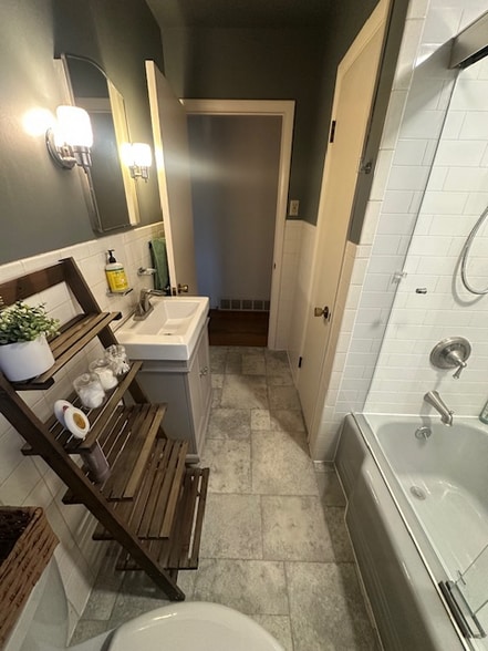 Building Photo - 510 Longfellow Dr