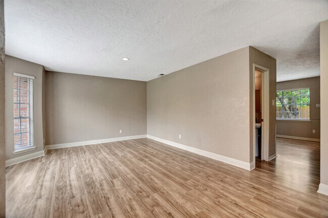 Building Photo - 3826 Willow Springs Ln