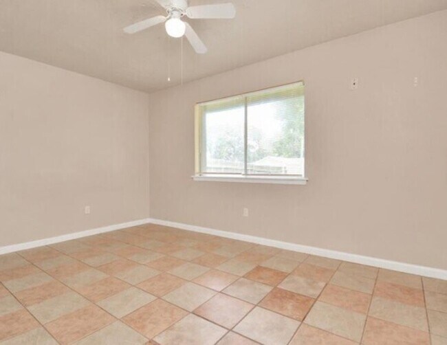 Building Photo - 4803 Beechaven St