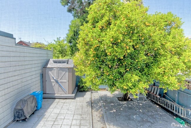 Building Photo - 1218 York St