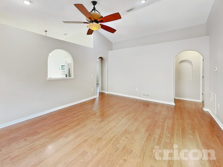 Building Photo - 30602 Birdhouse Dr