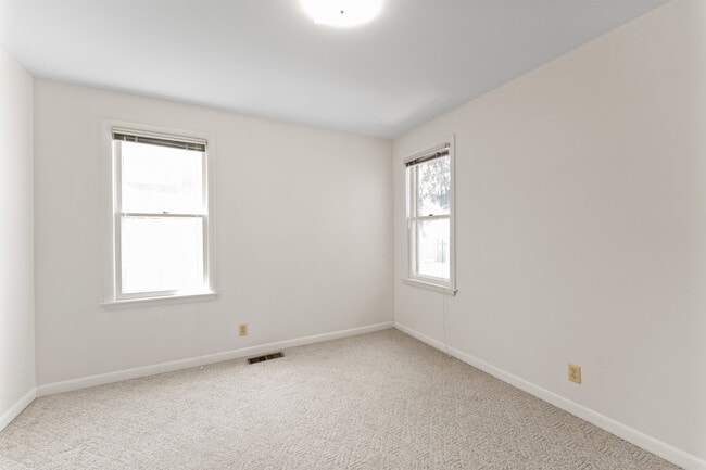 Building Photo - 405 S 7th St