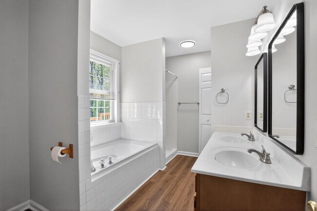 Building Photo - 15980 Crowfoot Ct