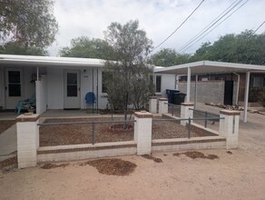 Building Photo - Triplex - 1 Bedroom and 1 Bath Unit