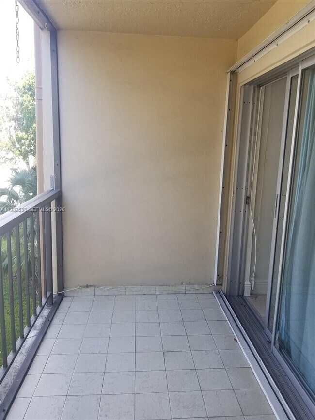 Building Photo - 9150 Fontainebleau Blvd