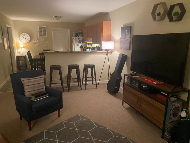 Building Photo - 141 St George Ln