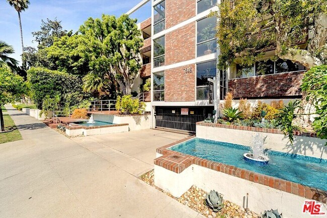 Building Photo - 7949 Selma Ave