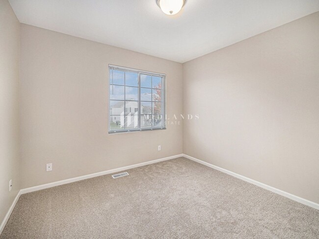 Building Photo - Springhill Multi-Level