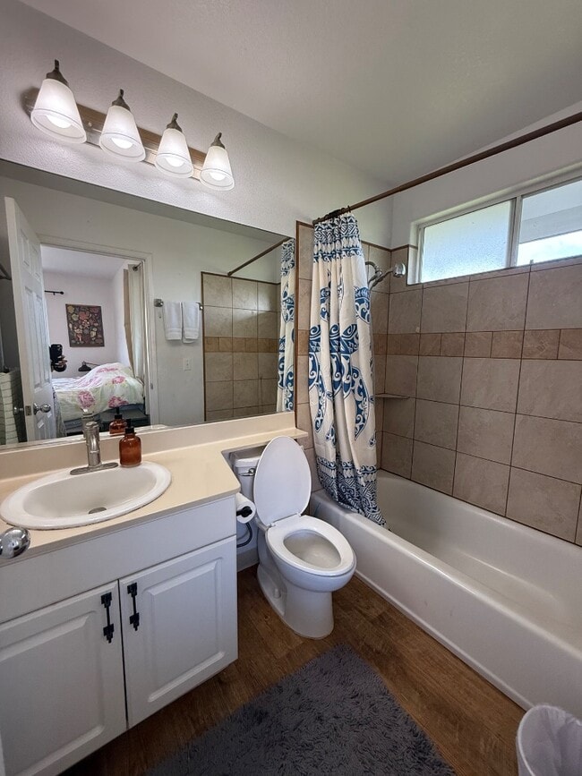 Building Photo - 75-6081 Alii Dr D201 - Alii Lani D201