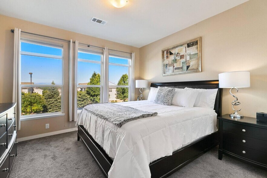 Building Photo - 10176 Park Meadows Dr