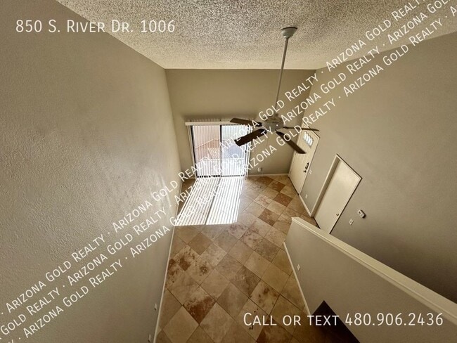 Building Photo - 850 S River Dr