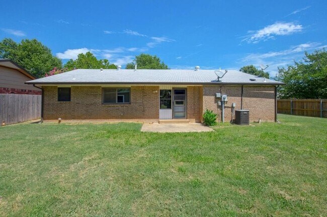 Building Photo - 600 Kay Hill Ln