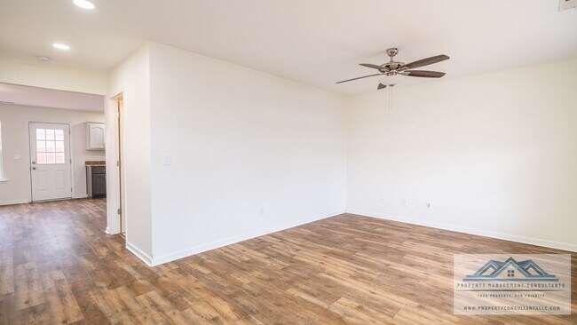 Building Photo - 102 Millbury Way