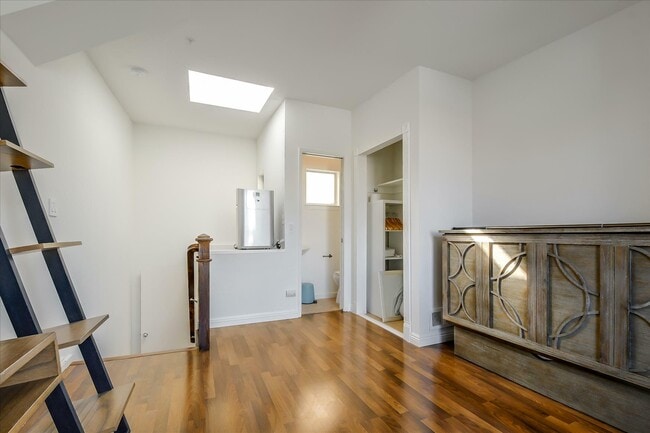 Building Photo - 144 Langton St