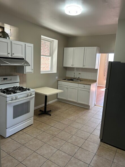 Unit 1F - Kitchen - 3242 W 38th Pl