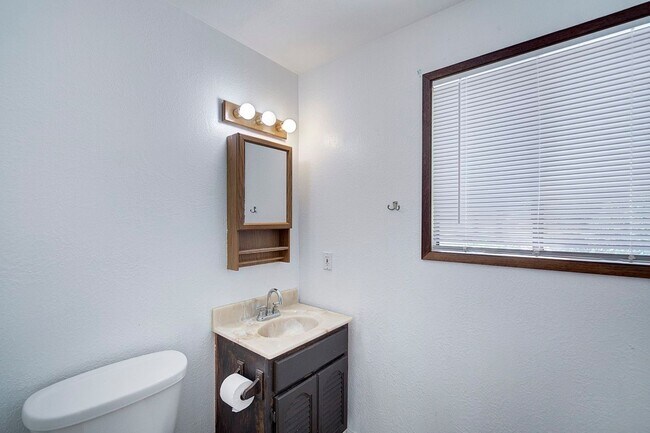 Building Photo - 4Bd/2.25Ba Redmond House