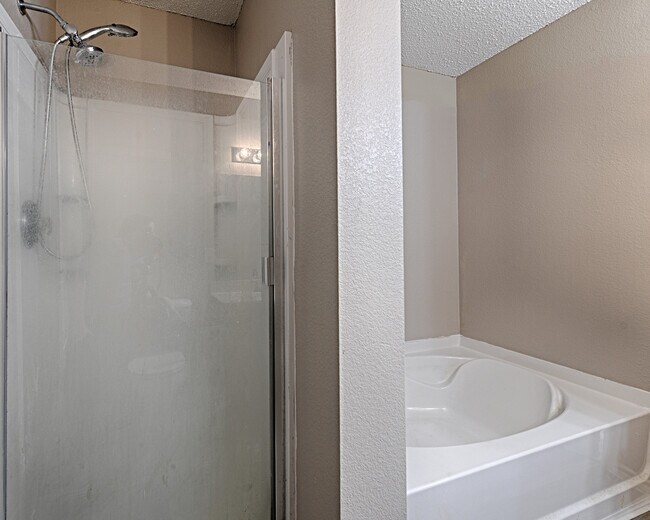 Building Photo - 5909 Thoroughbred Trail