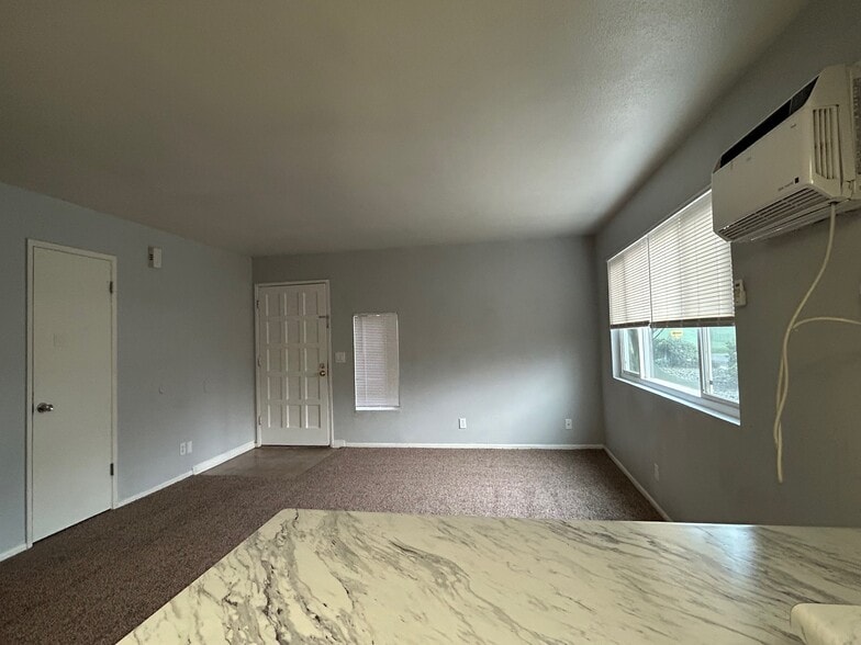 Building Photo - 1150 Pine St