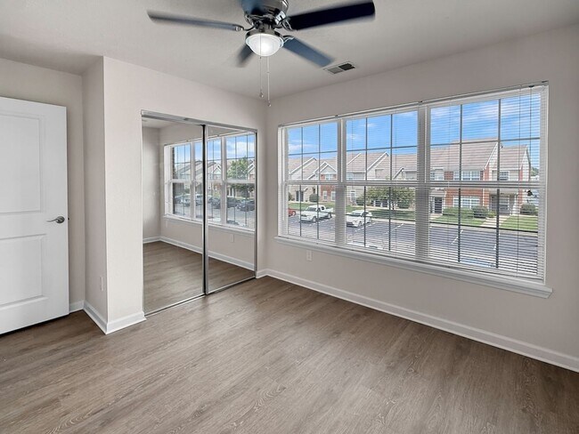 Building Photo - Grand Lakeside Escape: Spacious 3-Bedroom Retreat in Lakeshore Community